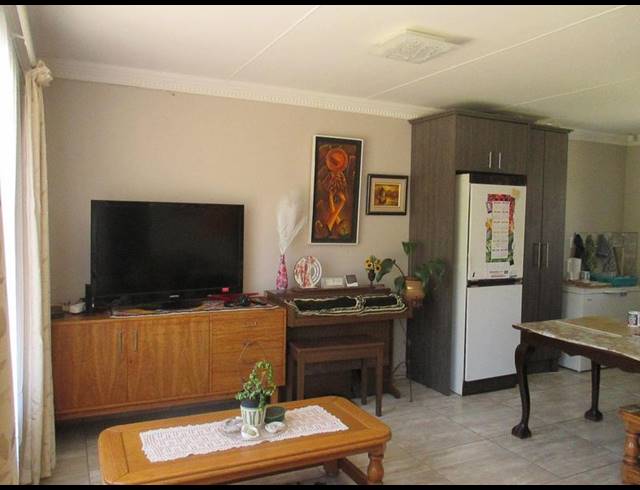 6 BEDROOM HOUSE FOR SALE IN DANA BAY